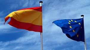 Flagge von Spanien und der EU