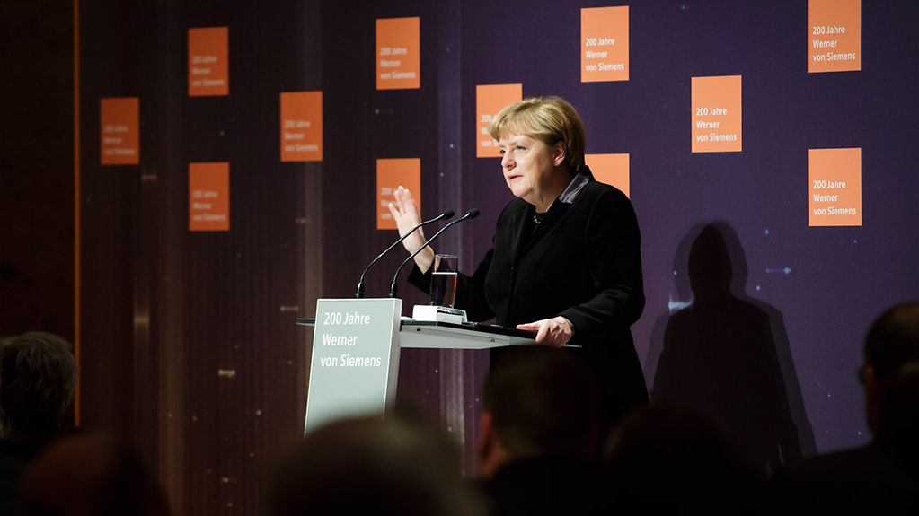 Bundeskanzlerin Angela Merkel spricht beim Festakt anlässlich des 200. Geburtstags von Werner von Siemens.