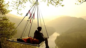 Hängendes Zelt mit Ausblick.