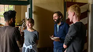 Gruppe von Menschen im Gespräch