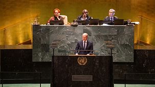 Bundeskanzler Olaf Scholz spricht in der Vollversammlung der UN.
