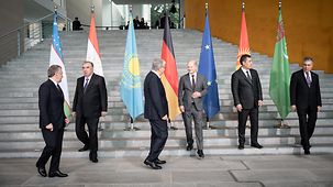 Bundeskanzler Olaf Scholz beim Treffen mit zentralasiatischen Staatspräsidenten.