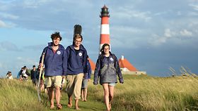 Der Bundesfreiwilligendienst ist vielseitig, so engagieren sich junge Menschen zum Beispiel als Schutzgebietsbetreuer im Nationalpark Wattenmeer. 