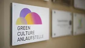 Türschild der Anlaufstelle Green Culture