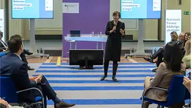 Bundesministerin Bettina Stark-Watzinger bei der Veranstaltung.