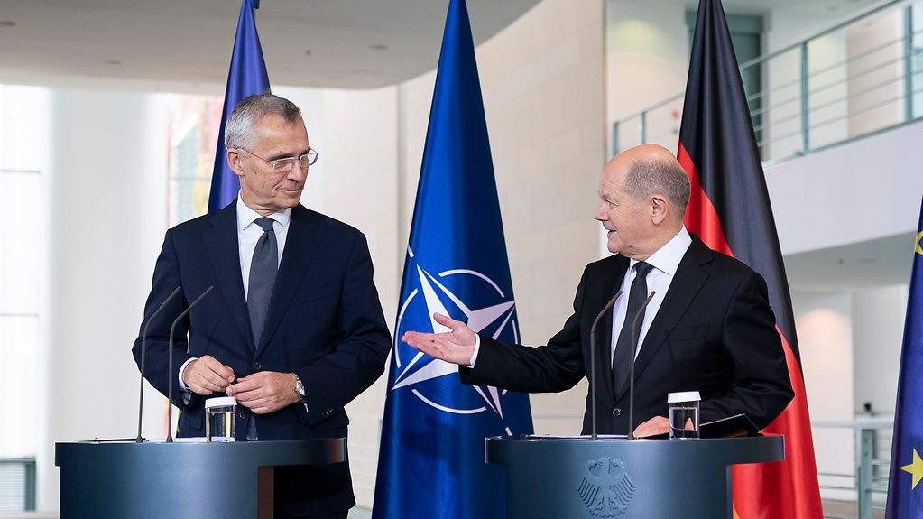 Kanzler Scholz mit NATO-Generalsekretär Jens Stoltenberg.
