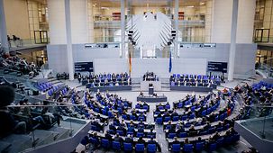 Vue de l’hémicycle du Bundestag pendant le discours de Nancy Faeser, ministre fédérale de l’Intérieur et du Territoire 