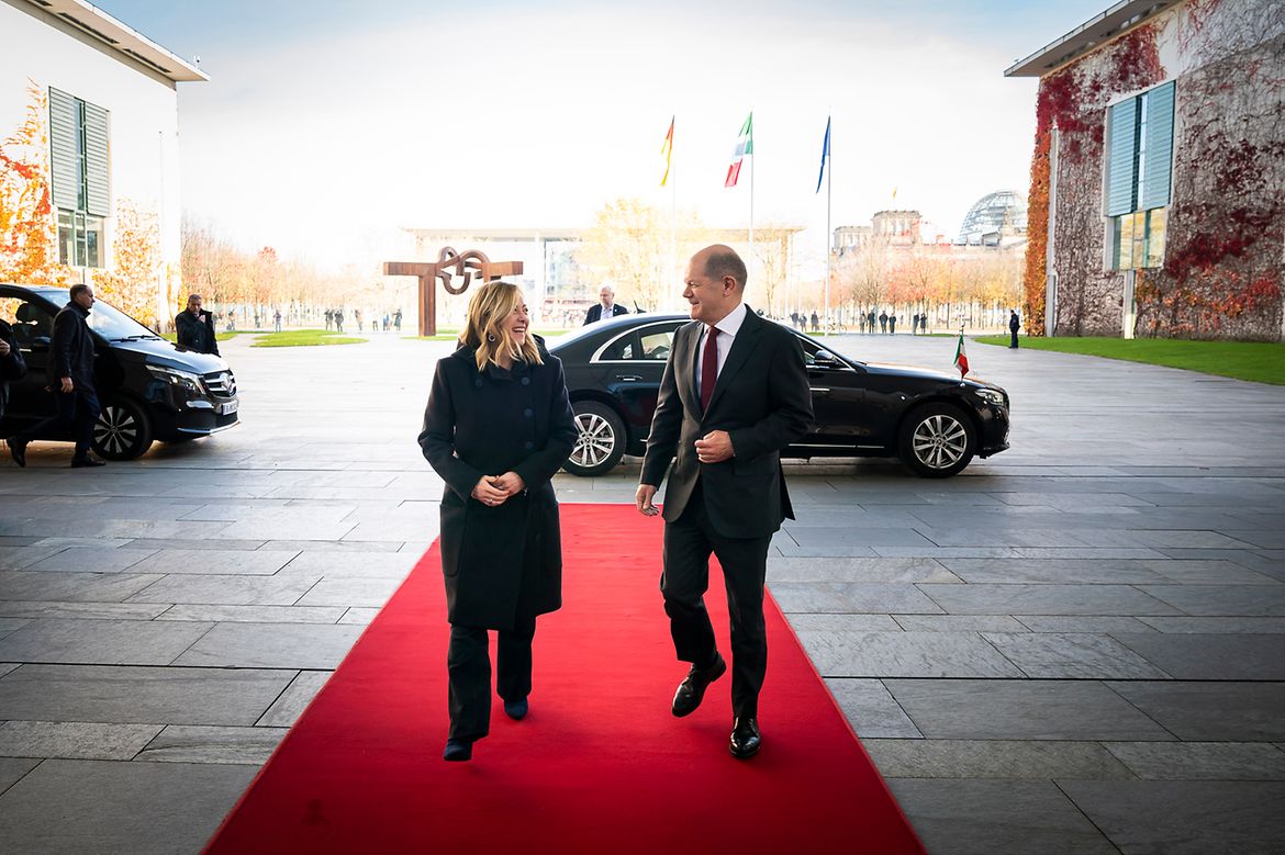 Bundeskanzler Olaf Scholz mit Giorgia Meloni, Italiens Ministerpräsidentin, bei deutsch-italienischen Regierungskonsultationen.