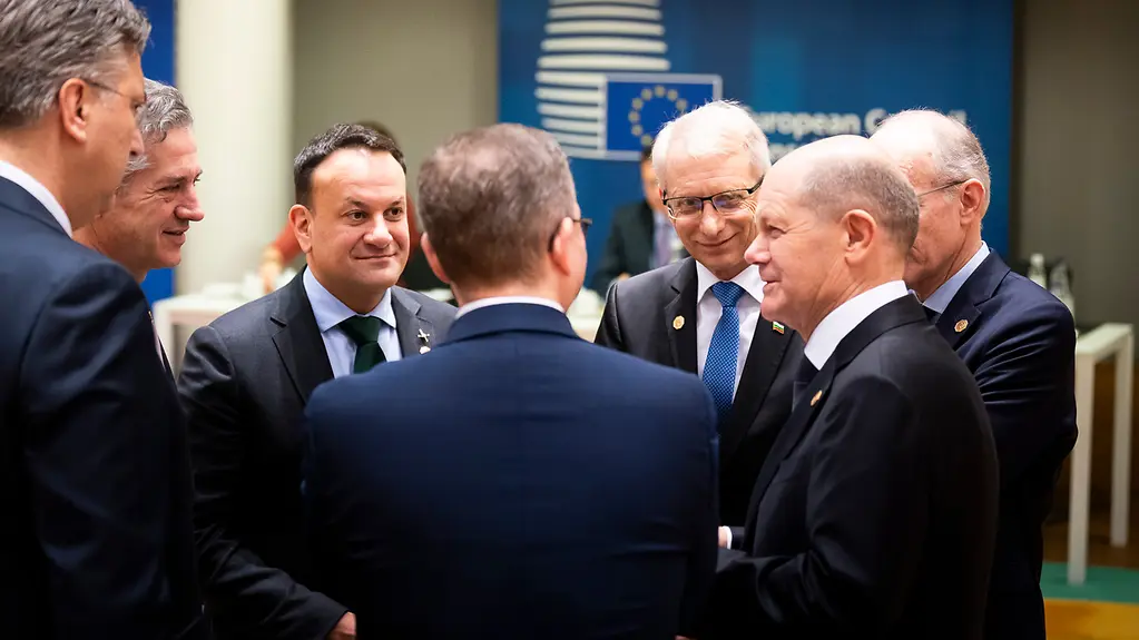 Bundeskanzler Olaf Scholz bei einer Sondersitzung des Europäischen Rats.