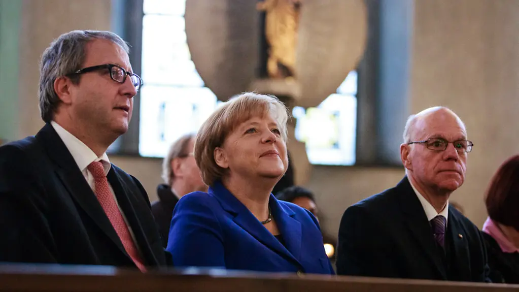 Gottesdienst vor konstituierender Sitzung mit Voßkuhle, Merkel und Lammert.