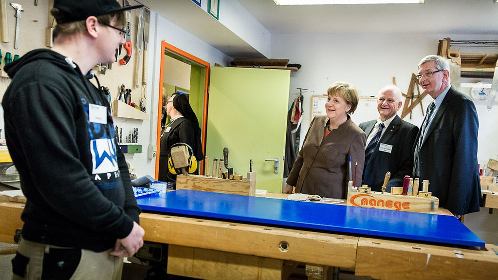 Bundeskanzlerin Angela Merkel besucht das Don-Bosco-Zentrum.