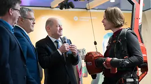 Bundeskanzler Olaf Scholz bei Internationaler Handwerksmesse in München.