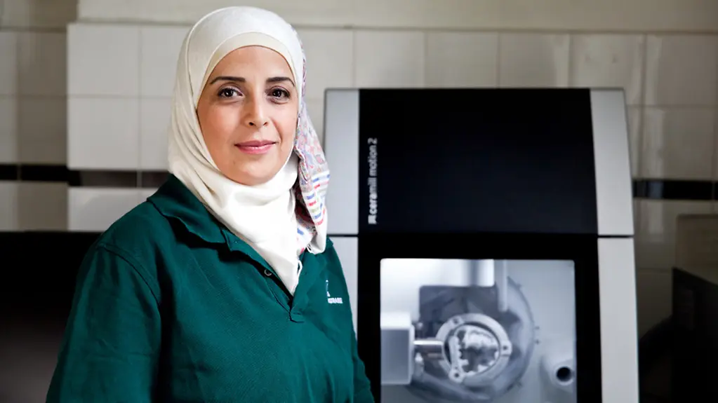 Wessal Alkhalil, Zahntechnikerin in Hamburg.