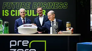 Bundeskanzler Olaf Scholz und Norwegens Ministerpräsident Jonas Gahr Støre auf der Hannover Messe.