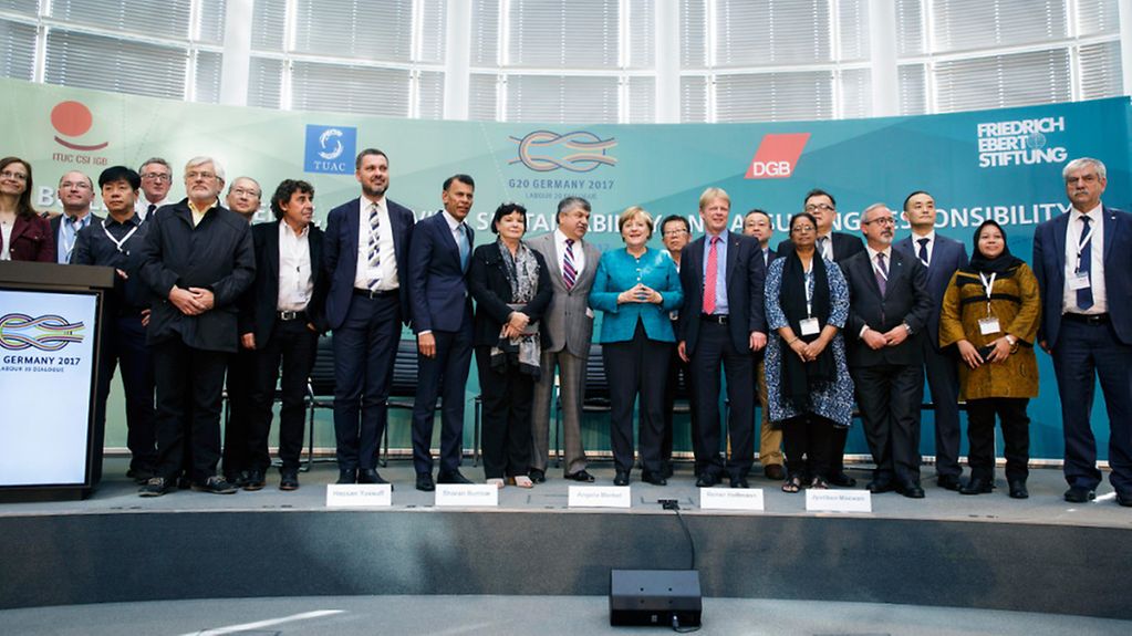 Chancellor Angela Merkel at the Labour20 summit (group photo with participants)