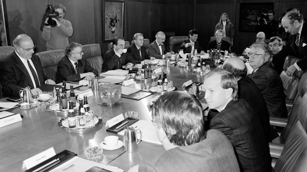 Kabinettsitzung unter Leitung von Bundeskanzler Helmut Kohl im Kanzleramt.