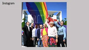 Respekt vor den Lebensrealitäten aller Menschen, darum muss es uns gemeinsam gehen. Und genau dafür ist die Regenbogenflagge vor dem Kanzleramt gehisst.