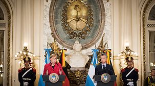 Bundeskanzlerin Angela Merkel und Mauricio Macri, Präsident Argentiniens, bei einer gemeinsamen Pressekonferenz.
