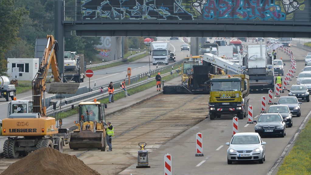 Fahrbahnsanierungsarbeiten auf der Autobahn A5 Darmstadt - Frankfurt