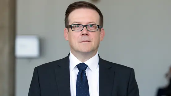 Auf dem Foto zu sehen ist der Bundesopferbeauftragte, Roland Weber. 