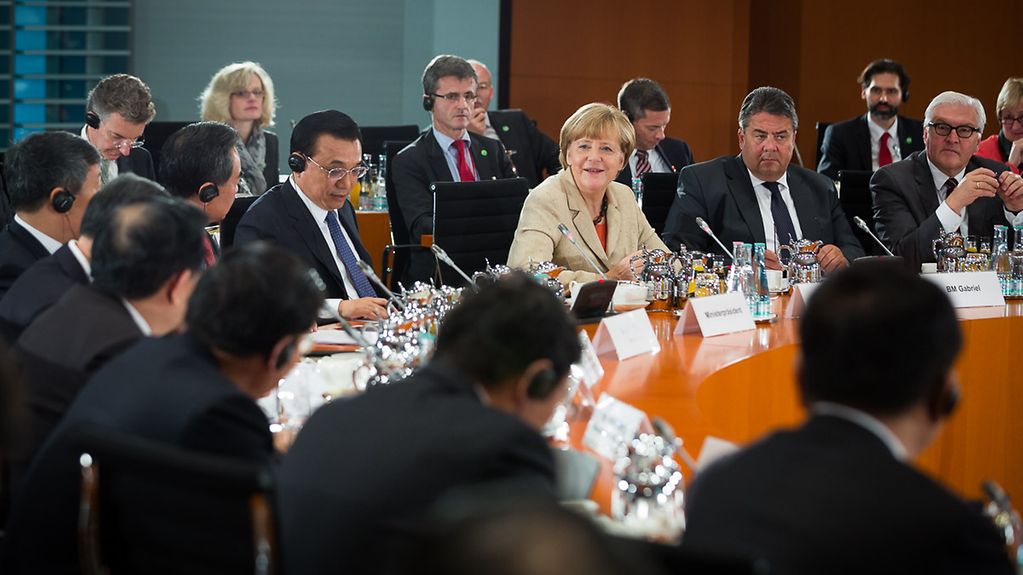 Bundeskanzlerin Angela Merkel bei deutsch-chinesischen Regierungskonsultationen Bundeskanzlerin Angela Merkel und der chinesische Ministerpräsident Li Keqiang.