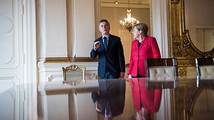 La chancelière Angela Merkel et Mauricio Macri, président de la République argentine, s'entretenant