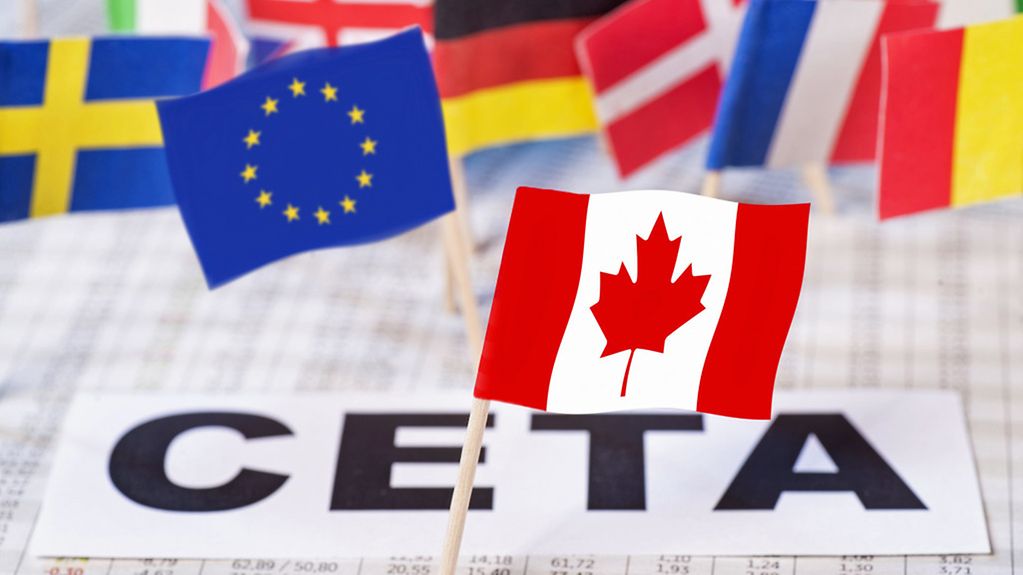 Les drapeaux du Canada et de l’UE avec l’inscription CETA