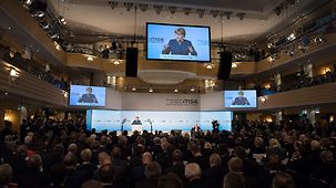 La chancelière fédérale Angela Merkel s’exprime lors de la conférence de Munich sur la sécurité