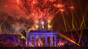 Feuerwerk über dem Brandenburger Tor.