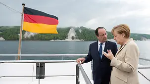 Angela Merkel et François Hollande en train de discuter
