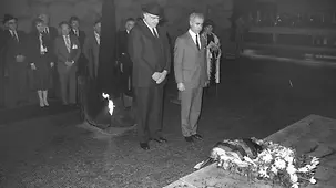 Bundeskanzler Helmut Kohl in der Holocaust-Gedenkstätte Yad Vashem