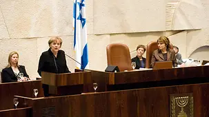 Bundeskanzlerin Angela Merkel hält eine Rede vor der Knesset.