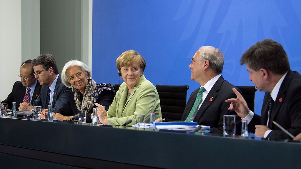 Angela Merkel with representatives of economic institutions