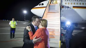 Vladimir Filat bids Angela Merkel goodbye before she boards the government Airbus.