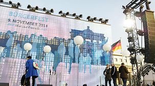 Aufbauarbeiten für das Bürgerfest der Bundesregierung am Brandenburger Tor