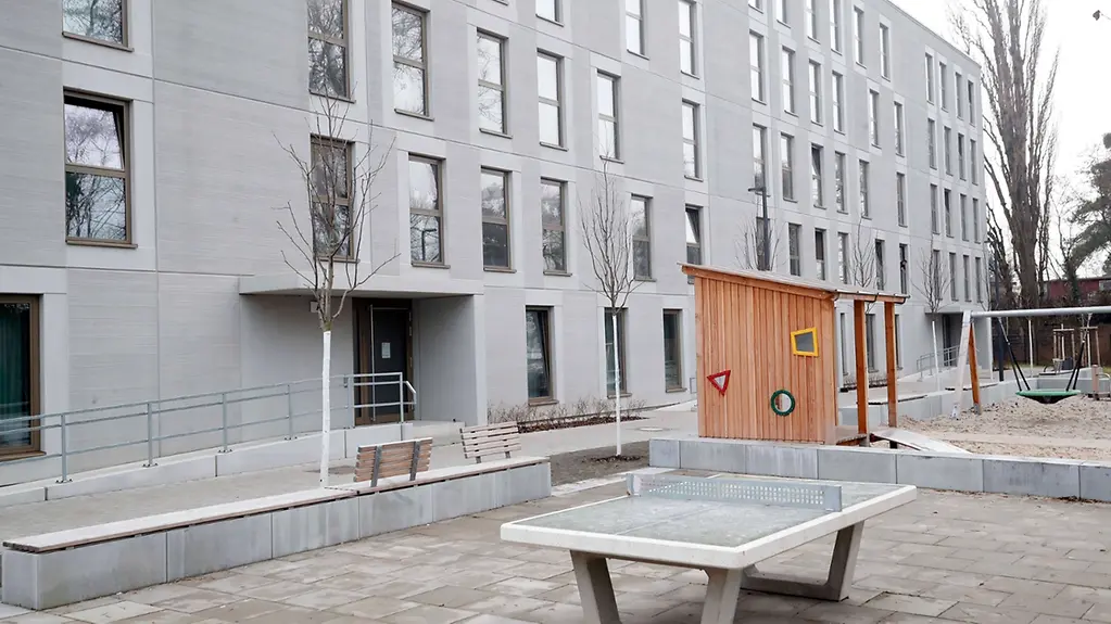 Auf dem Foto zu sehen ist eine im Bau befindliche Asylunterkunft in Berlin.