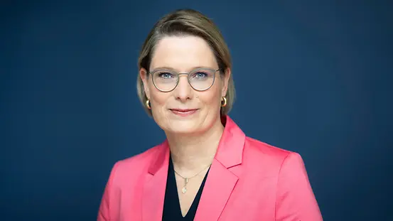Porträtbild von Dr. Stefanie Hubig