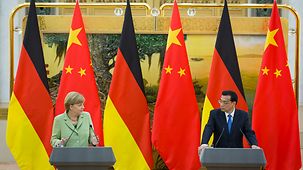 Bundeskanzlerin Merkel und der chinesische Ministerpräsident Li beim Pressestatement.