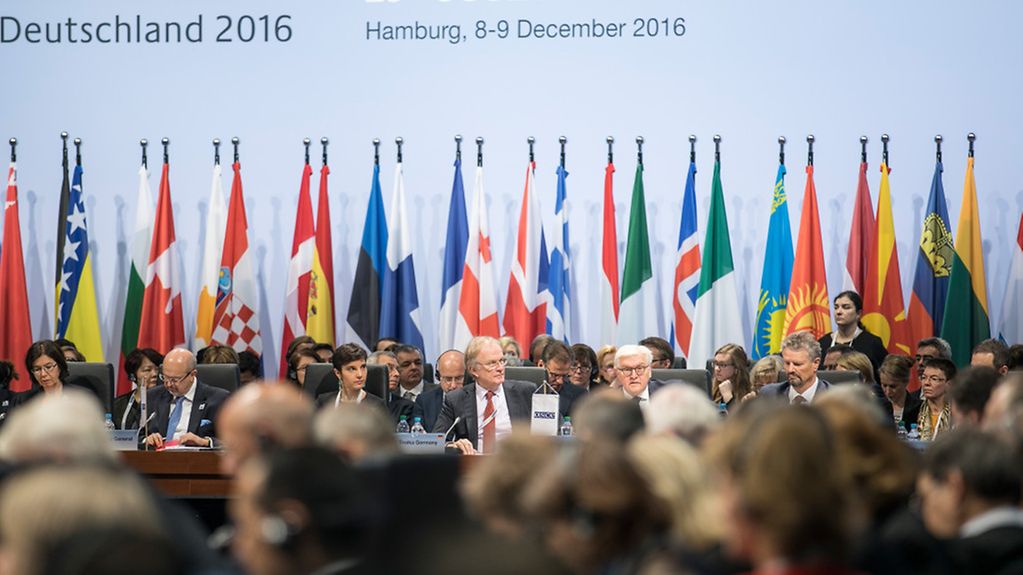 Vue de la salle des séances à l’ouverture du Conseil ministériel de l’OSCE à Hambourg, 8 décembre 2016
