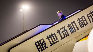 Bundeskanzlerin Angela Merkel bei ihrer Ankunft in Chengdu.