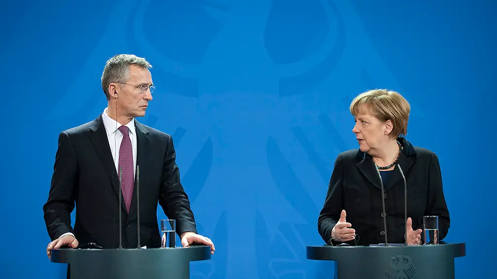 Bundeskanzlerin Angela Merkel und Nato-Generalsekretär Jens Stoltenberg bei Pressekonferenz.