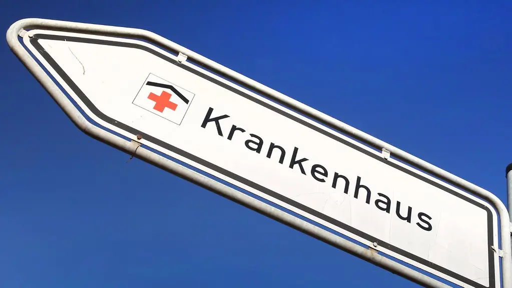 Wegweiser zum nächsten Krankenhaus
