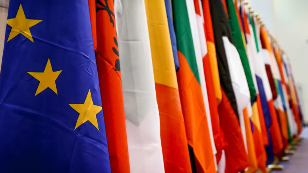 Drapeaux au Parlement européen