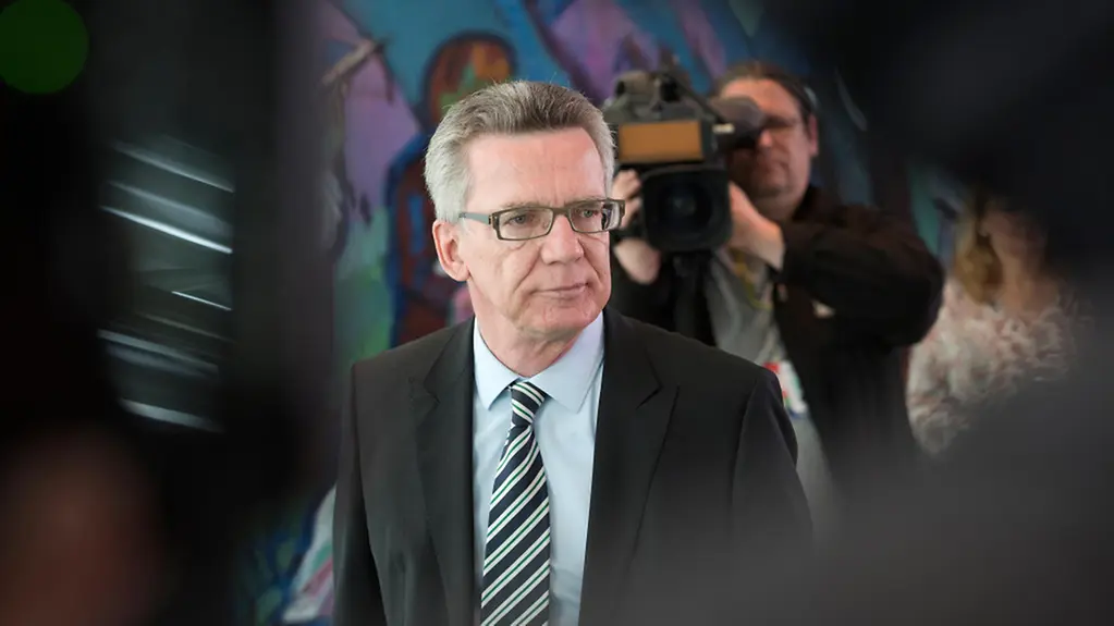 Thomas de Maizière, Bundesminister der Verteidigung, vor einer Kabinettssitzung.
