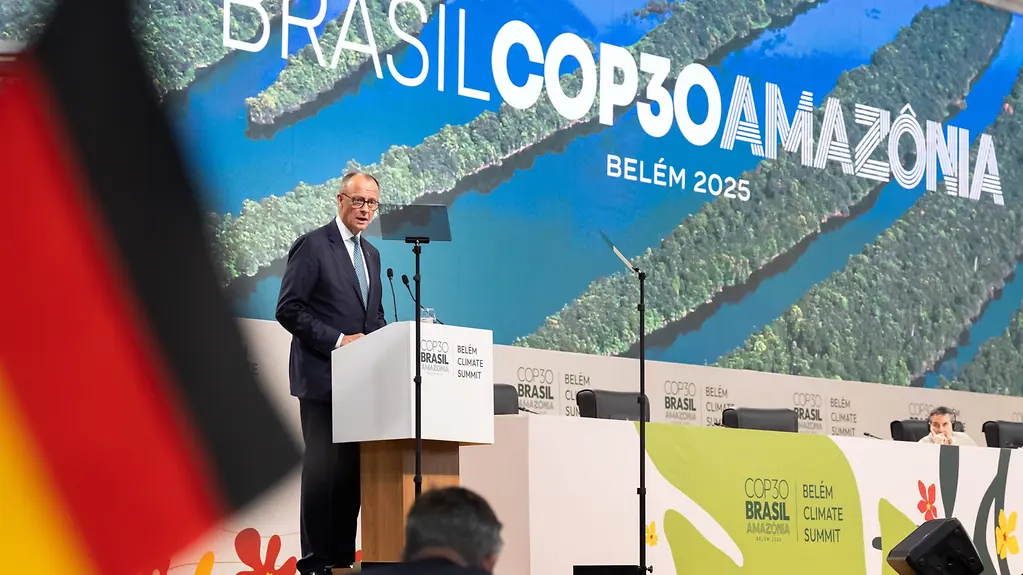 Le chancelier Friedrich Merz lors de son discours au Sommet mondial des dirigeants pour le climat