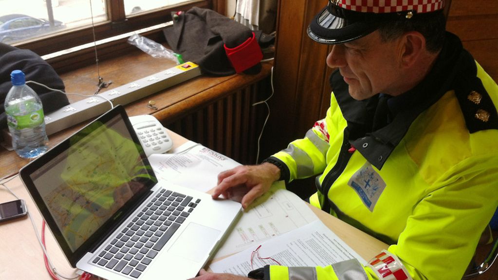 Londoner Polizist mitLaptop