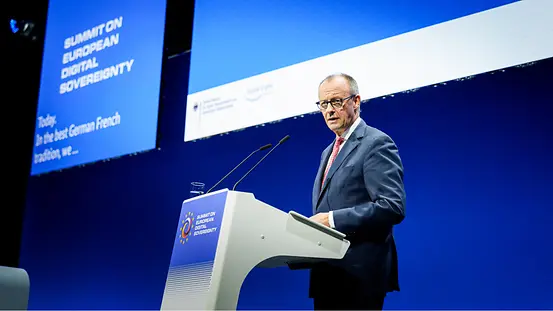 Bundeskanzler Friedrich Merz bei seiner Rede auf dem Digitalgipfel.