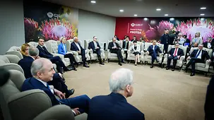 Das Foto zeigt Bundeskanzler Friedrich Merz beim G20-Gipfel.