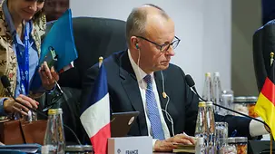 Das Foto zeigt Bundeskanzler Friedrich Merz beim G20-Gipfel.