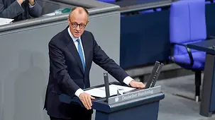 Das Foto zeigt Bundeskanzler Friedrich Merz im Bundestag.
